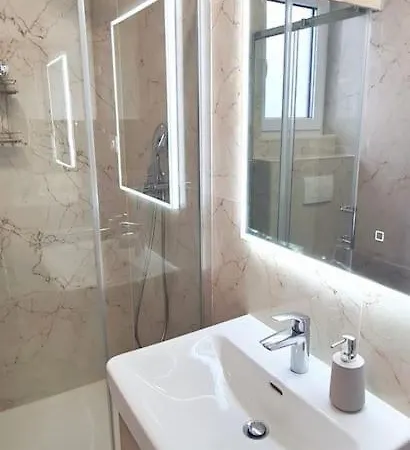 Ilari - Luxury 100m2 Penthouse, Terrace & View In Appartamento *