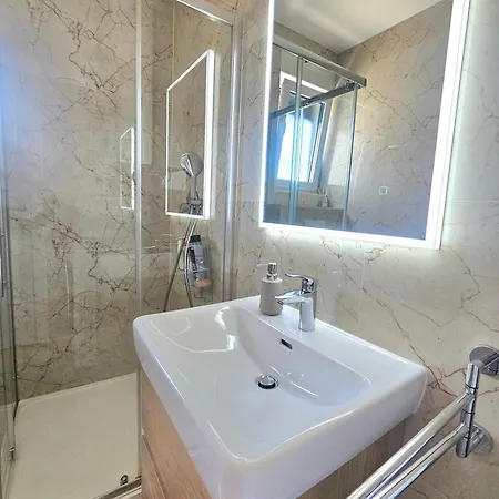Ilari - Luxury 100m2 Penthouse, Terrace & View In 아파트 *