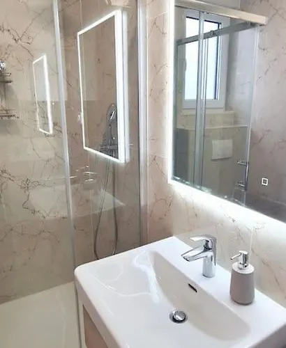 Ilari - Luxury 100m2 Penthouse, Terrace & View In Appartamento *