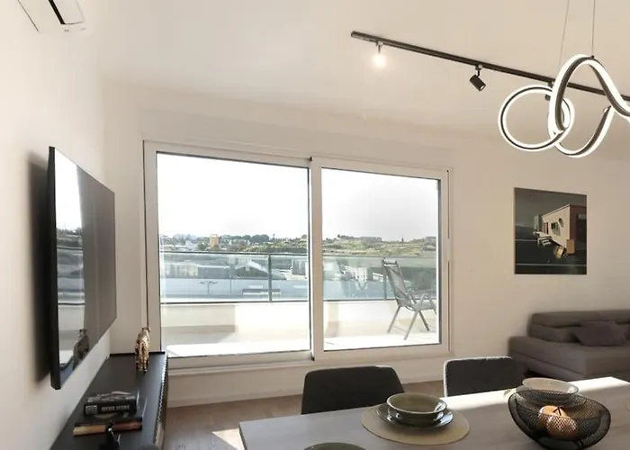 Ilari - Luxury 100m2 Penthouse, Terrace & View In Appartamento